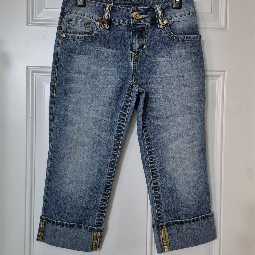 Baccini Capris. 4P.  Slightly distressed.
